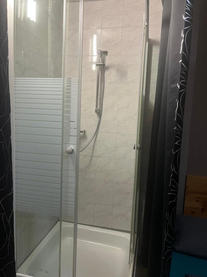 Hipokratios 3 Zimmer Mit Gemeinschaft Wc Fürth Exterior foto